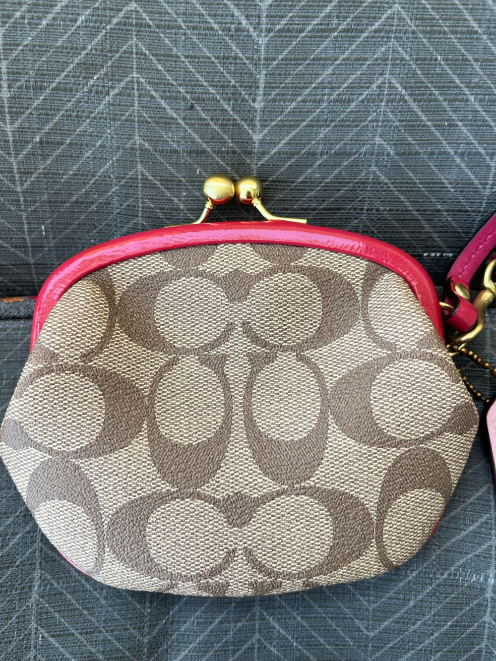 Like New Coach Kiss-lock Coin Purse/Wristlet with Striped Hang Tag - Picture 8 of 16